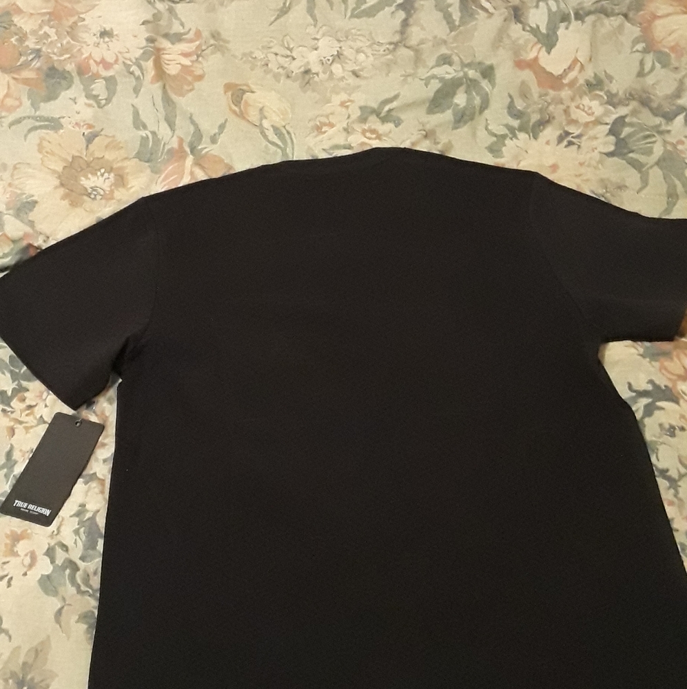 TRUE RELIGION GRAPHIC TEE  (THE LAST SHIRT IS IN WHITE/GOLD ONLY!!! (NO BLACK) - Picture 2 of 11